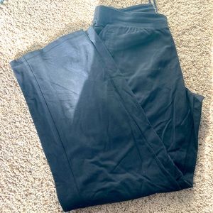Men’s Large Lululemon sweatpants, loose fitting straight leg with 2 back pockets